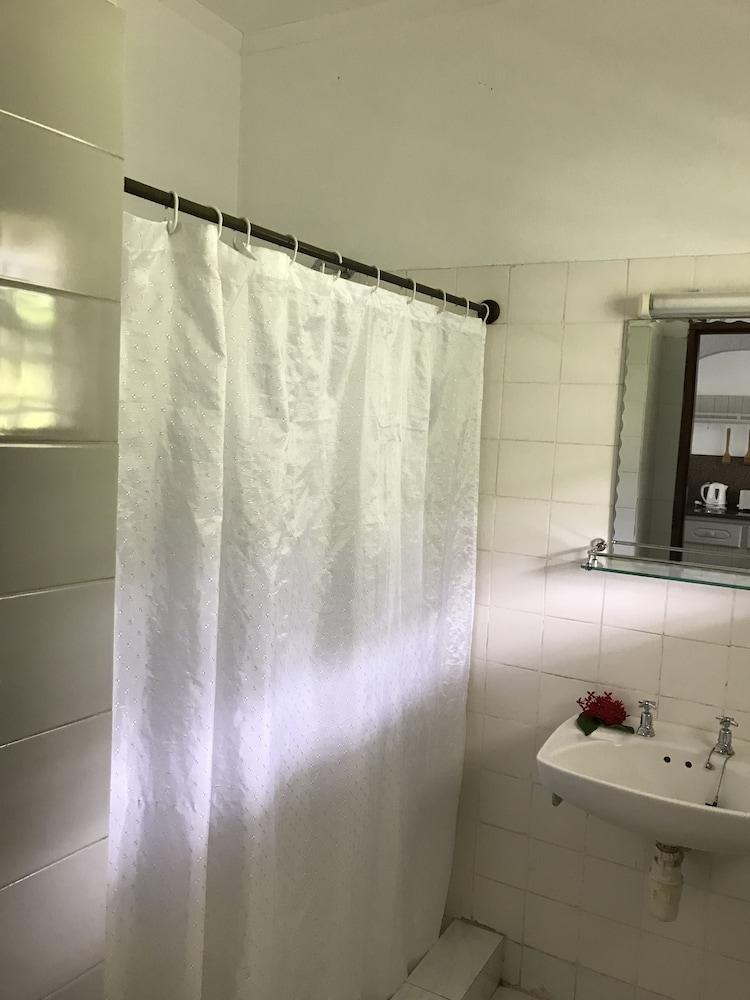 Michel Holiday Apartments Виктория Экстерьер фото
