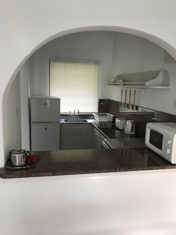 Michel Holiday Apartments Виктория Экстерьер фото