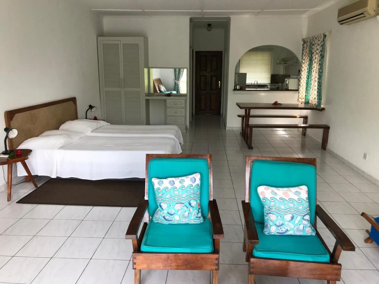 Michel Holiday Apartments Виктория Экстерьер фото